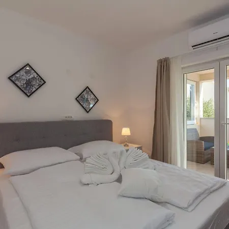 My Dalmatia - Seaside Marin With Private Heated Pool Sveti Petar