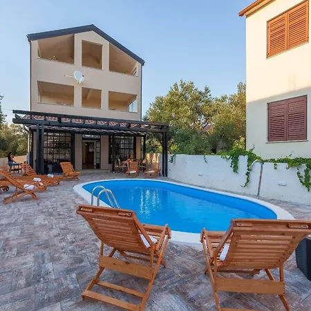 בית נופש My Dalmatia - Seaside Marin With Private Heated Pool