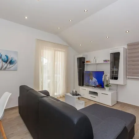 Feriehus My Dalmatia - Seaside Marin With Private Heated Pool